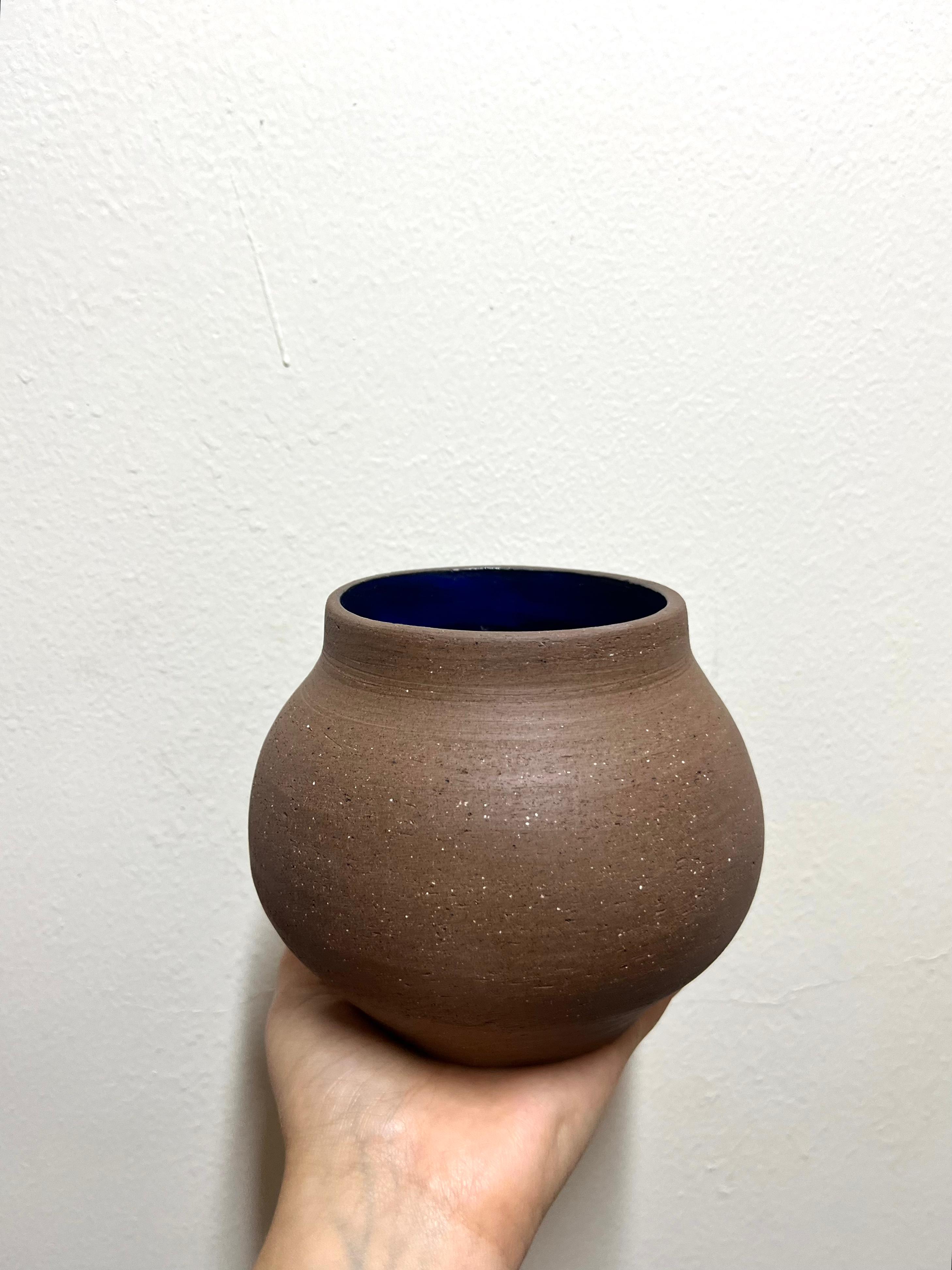 Florero de cerámica en barro negro - taller de ceramica Medellín