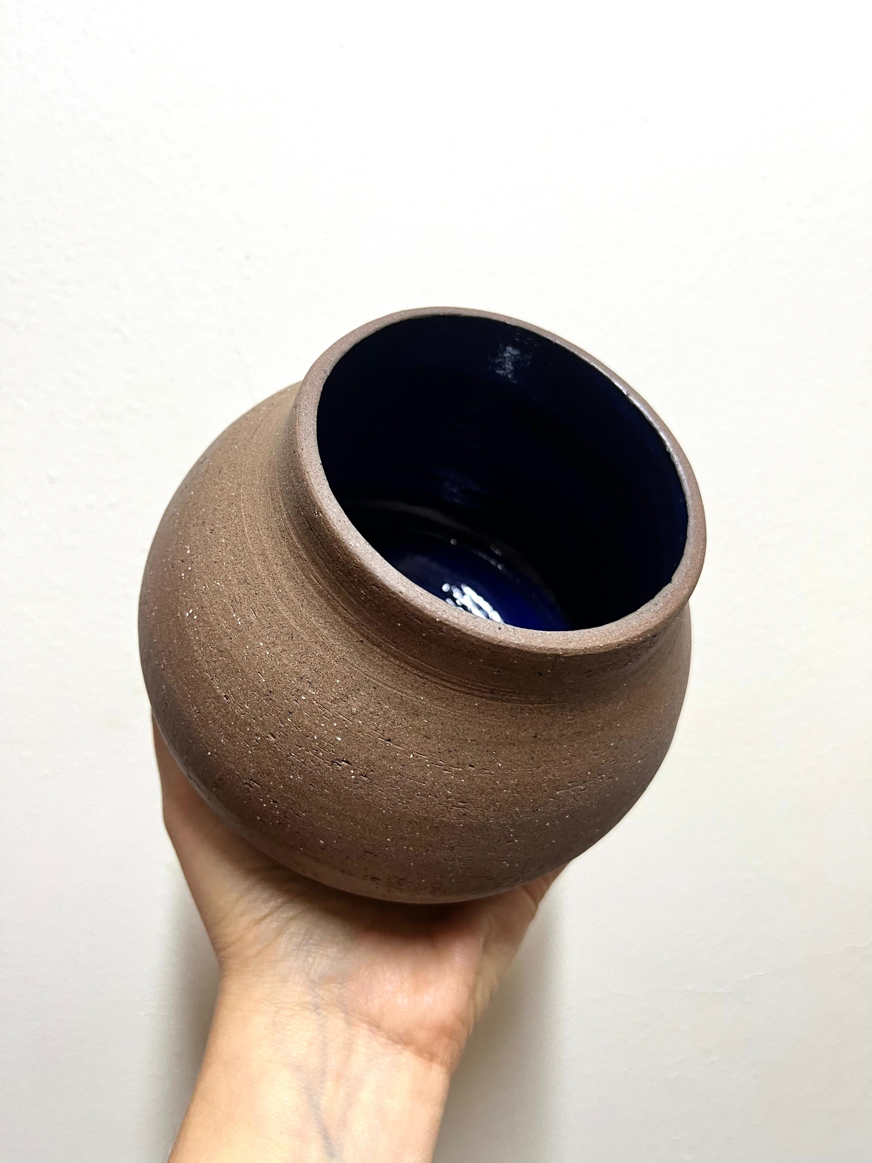 Florero artesanal azul cobalto - clases de ceramica Medellín