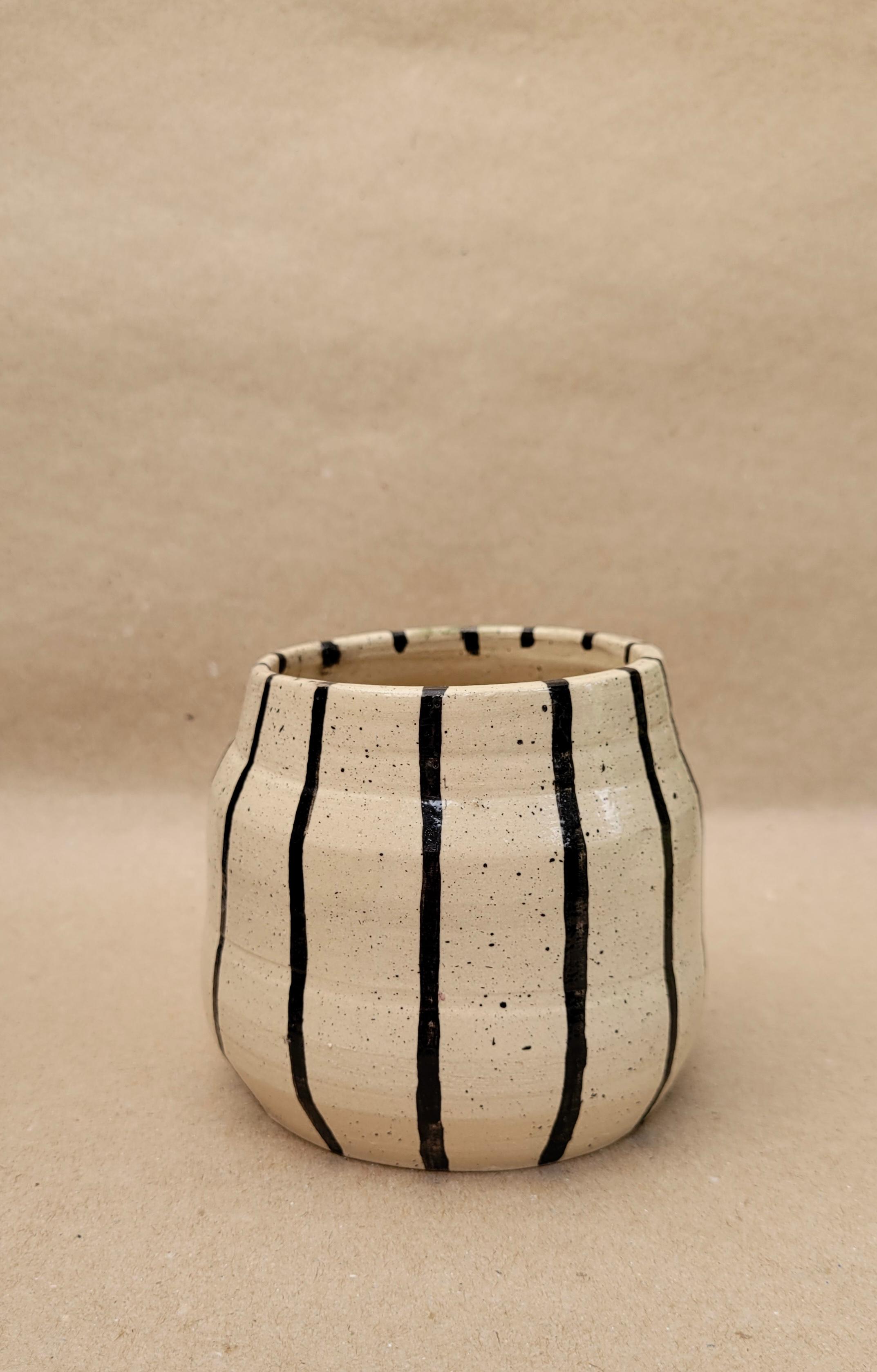 Florero de cerámica ilustrado - clases de ceramica Medellín